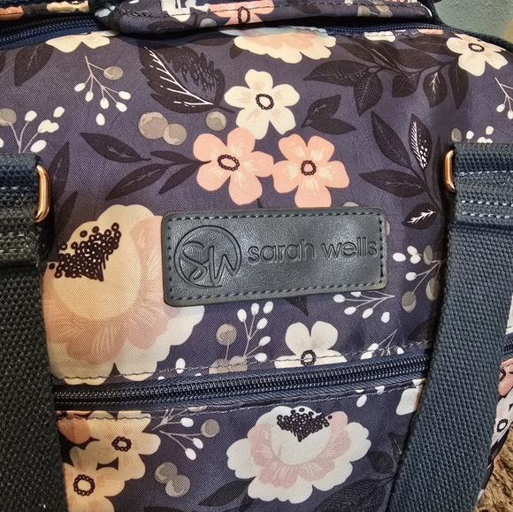 Sarah Wells Lizzy Pump Bag and Cold Gold Cooler in Floral - Picture 14 of 14